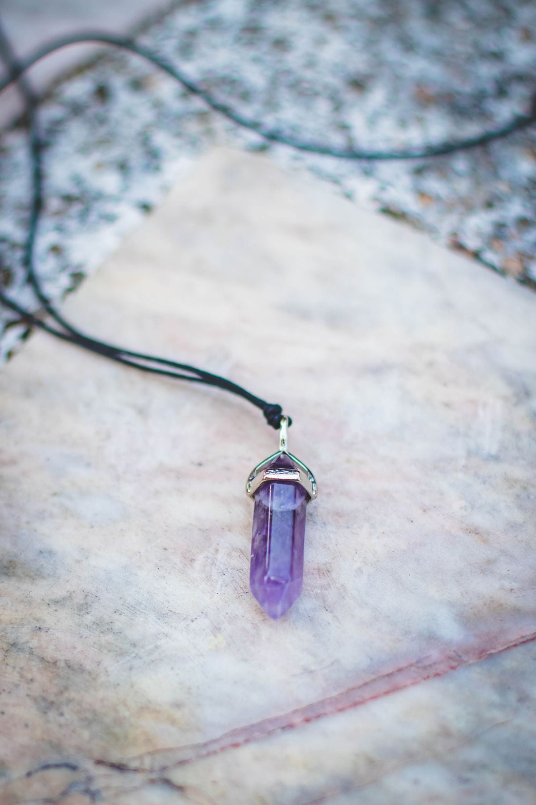 Pendentif Femme Cadeau : Quel Bijou en Pierre Offrir à sa Femme ?