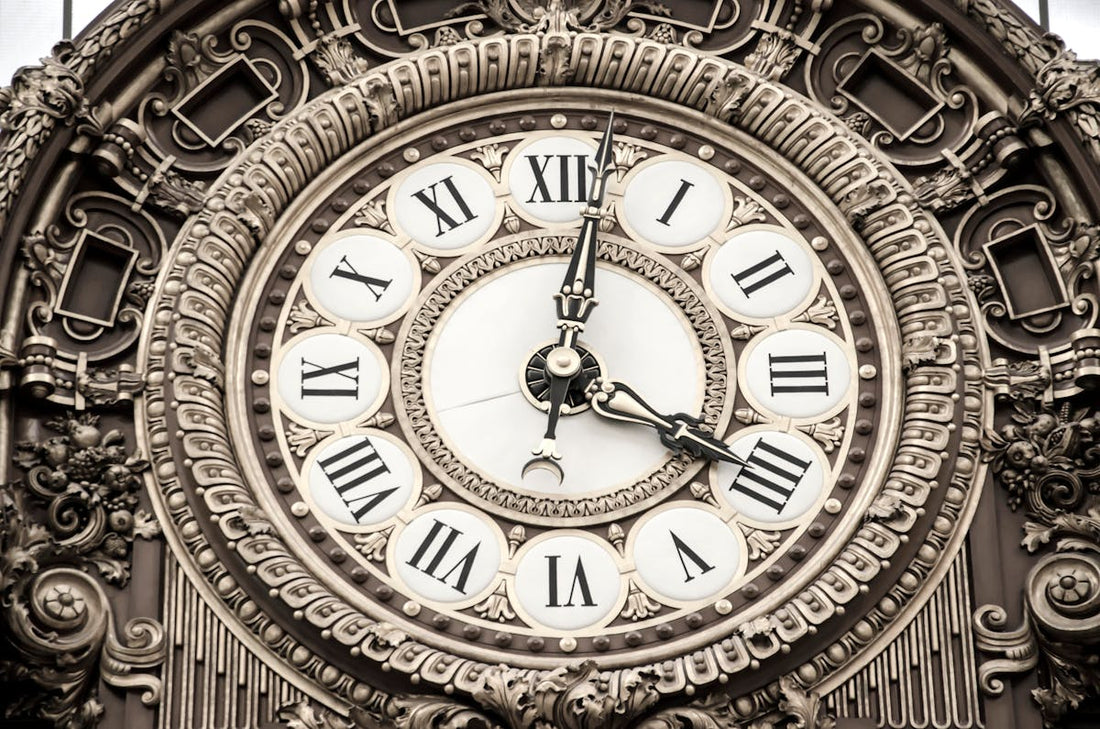 Heure miroir 22h22 signification et pierre charoïte | Source Sacrée