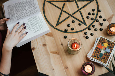 Wicca guide débutant sorcellerie moderne | Source Sacrée
