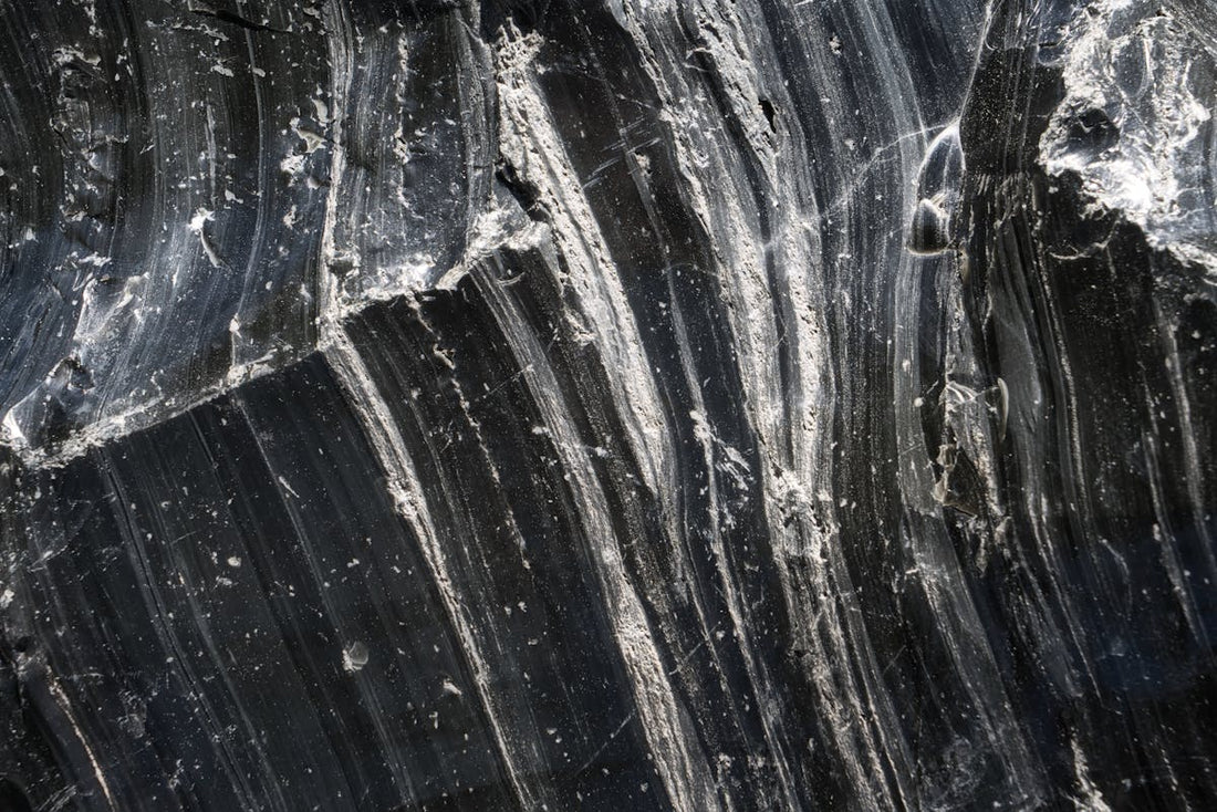 Obsidienne pierre naturelle - lithothérapie | Source Sacrée
