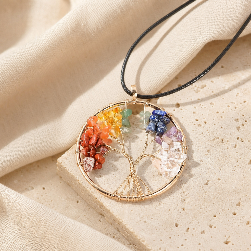 Collier Arbre de Vie 7 Chakras en Pierres Naturelles — photographie produit premium
