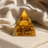Pyramide Orgonite Fleur de Lotus - Oeil de Tigre — photographie produit premium