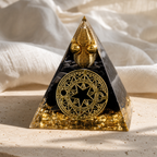 Pyramide Orgonite Arbre de Vie - Agate Noire — vue en situation