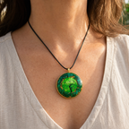 Pendentif Orgonite Arbre de Vie - Chakra Vert — vue en situation