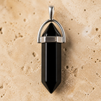 Pendentif Pointe - Onyx Noir — détail de la pierre et du sertissage