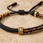 Bracelet Tibétain Tressé Main & Perle Mantra Gravée — vue macro