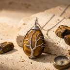 Collier arbre de vie oeil de tigre vue dos chaine argentee - pierre naturelle