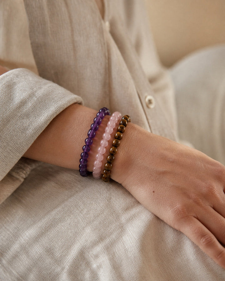Bracelets en pierres naturelles portés au poignet - bracelet surprise Source Sacrée